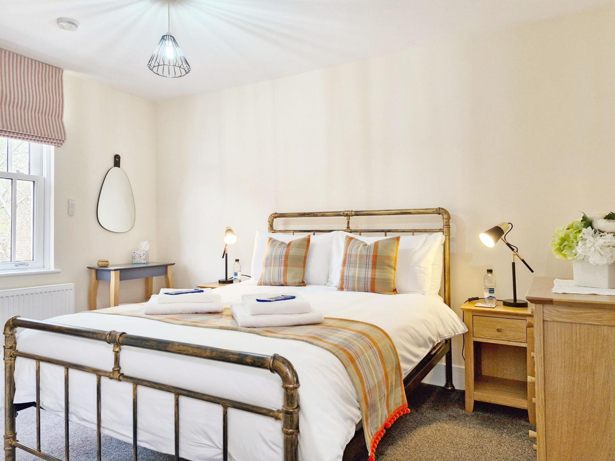 Four Priory Road, Chichester Buitenkant foto