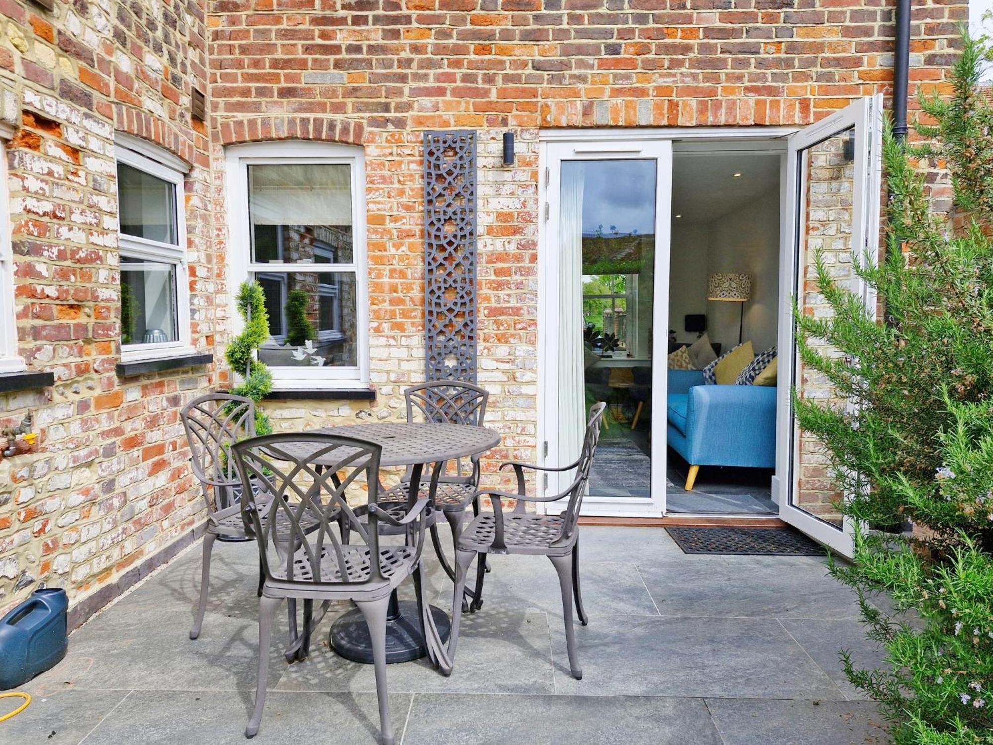 Four Priory Road, Chichester Buitenkant foto