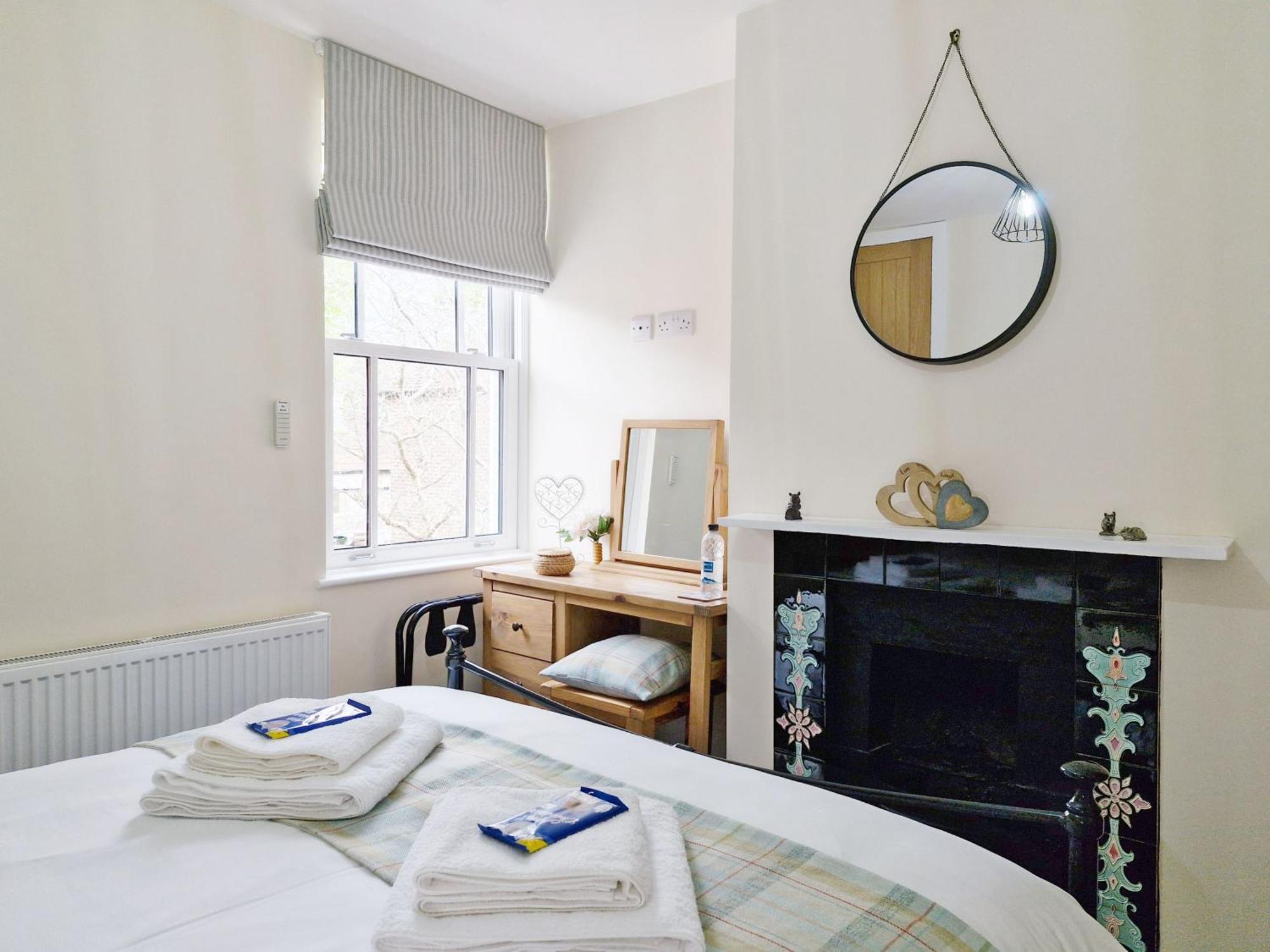 Four Priory Road, Chichester Buitenkant foto