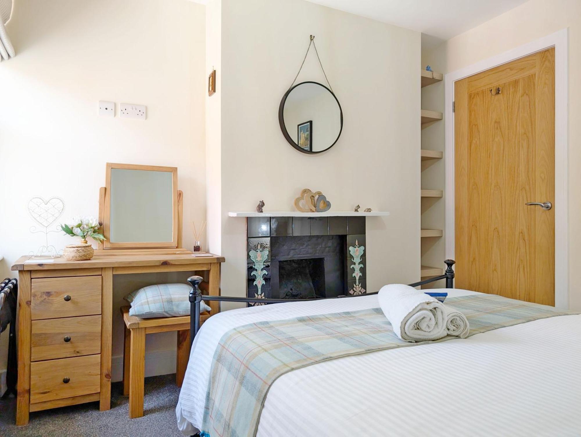 Four Priory Road, Chichester Buitenkant foto