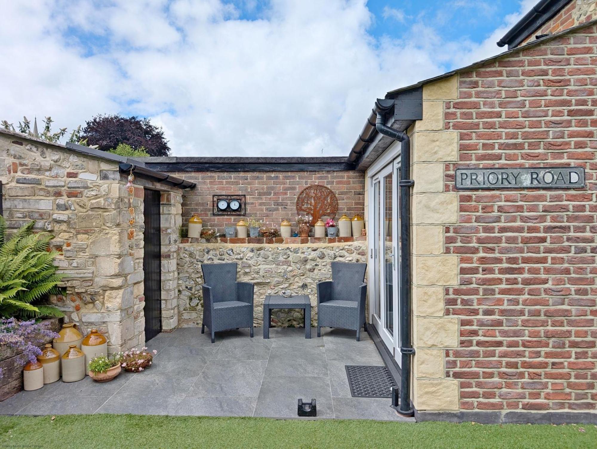 Four Priory Road, Chichester Buitenkant foto